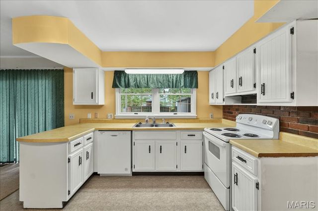 2940 Devonshire Drive, Florissant, MO 63033