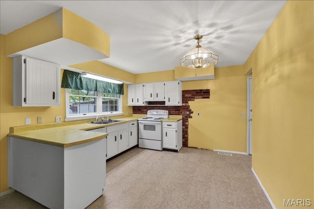 2940 Devonshire Drive, Florissant, MO 63033