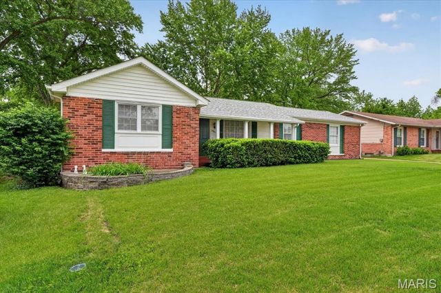 2940 Devonshire Drive, Florissant, MO 63033