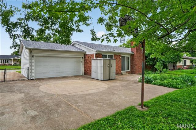 2940 Devonshire Drive, Florissant, MO 63033
