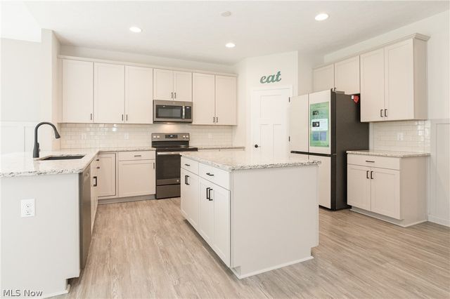 37456 W Fenwick Drive, North Ridgeville, OH 44039