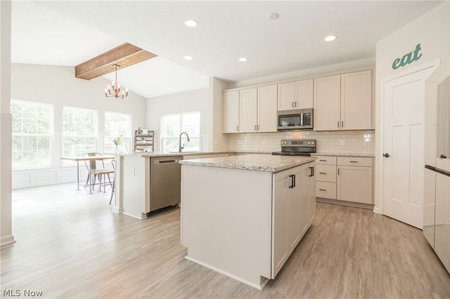 37456 W Fenwick Drive, North Ridgeville, OH 44039