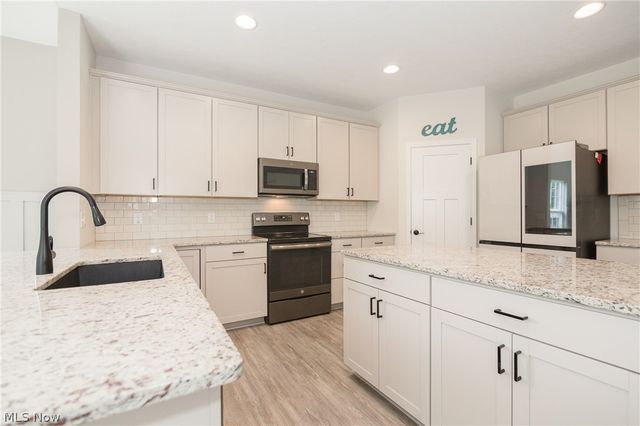 37456 W Fenwick Drive, North Ridgeville, OH 44039