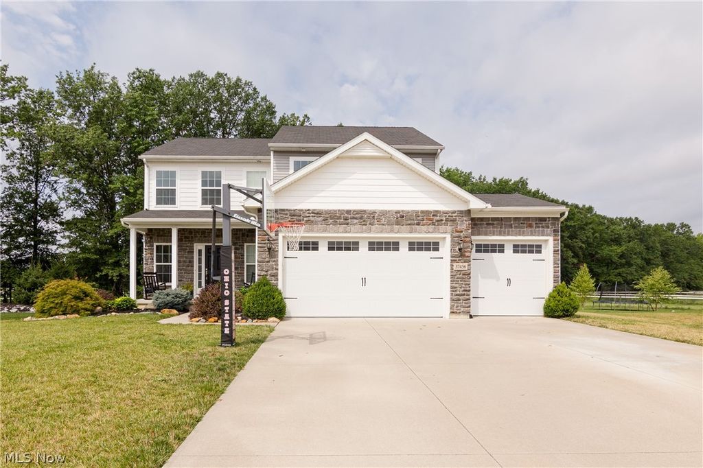 37456 W Fenwick Drive, North Ridgeville, OH 44039