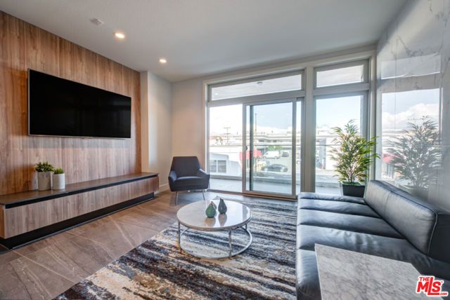 515 W Broadway 326, Glendale, CA 91204