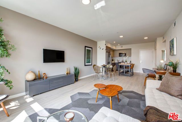 515 W Broadway 326, Glendale, CA 91204