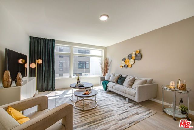 515 W Broadway 326, Glendale, CA 91204