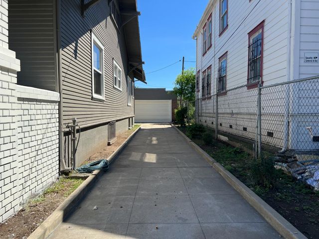 422 E Sonora St, Stockton, CA 95203