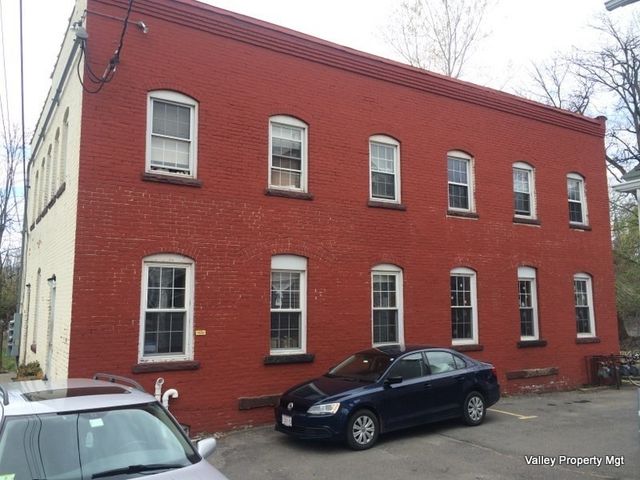 79 Hawley St B, Northampton, MA 01060