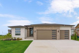 2635 SW Tracker Lane, Lee's Summit, MO 64082