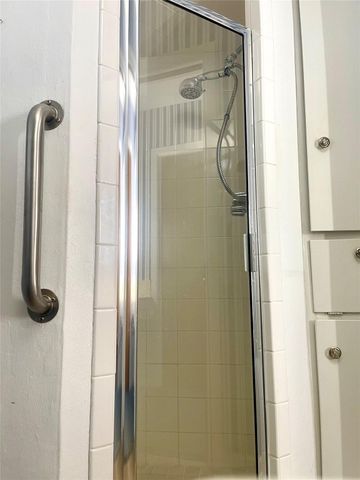 725 Westwood Drive, Port Lavaca, TX 77979