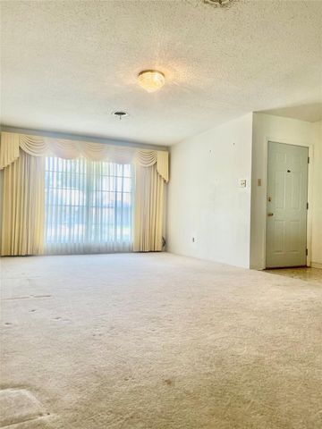 725 Westwood Drive, Port Lavaca, TX 77979