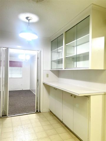 725 Westwood Drive, Port Lavaca, TX 77979