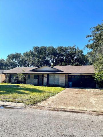 725 Westwood Drive, Port Lavaca, TX 77979