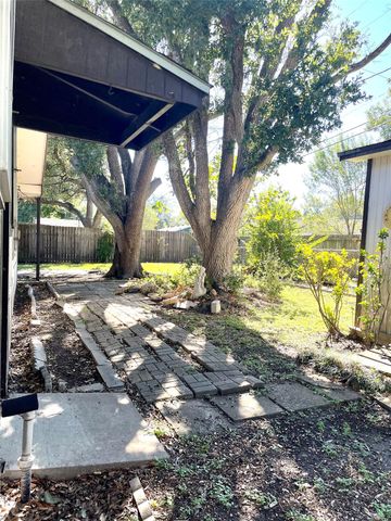 725 Westwood Drive, Port Lavaca, TX 77979