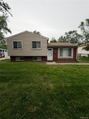 28472 Greenview Street, Romulus, MI 48174