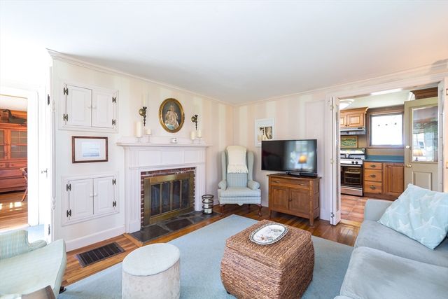 4 Gibbs St, Natick, MA 01760