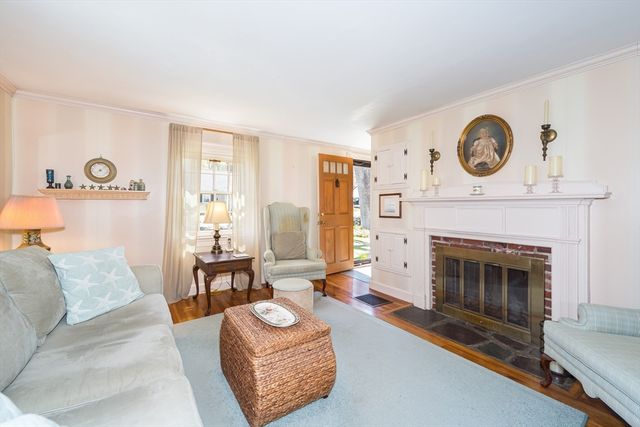 4 Gibbs St, Natick, MA 01760
