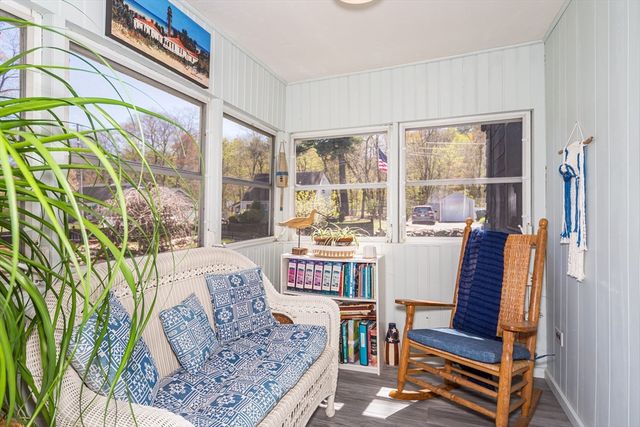 4 Gibbs St, Natick, MA 01760