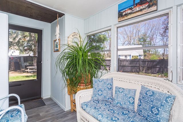 4 Gibbs St, Natick, MA 01760