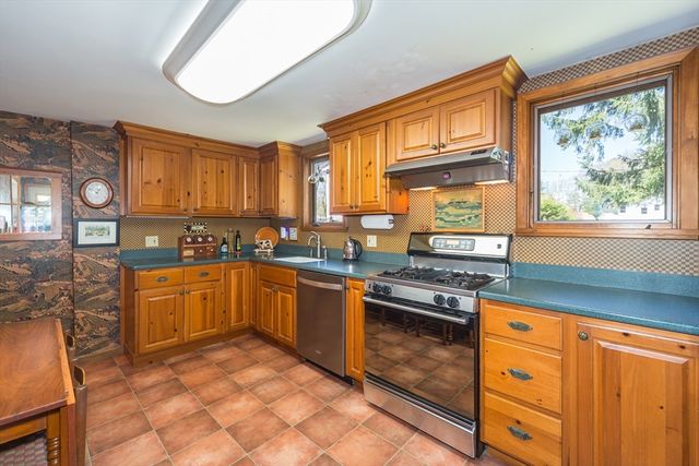 4 Gibbs St, Natick, MA 01760