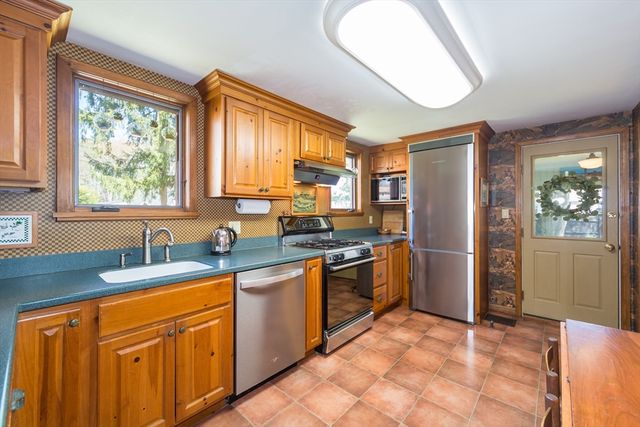 4 Gibbs St, Natick, MA 01760
