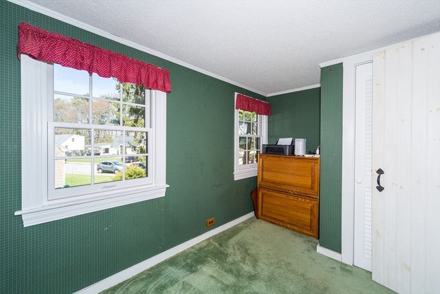4 Gibbs St, Natick, MA 01760