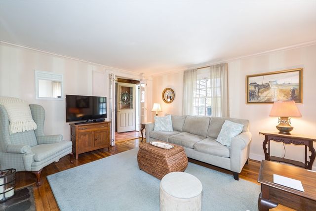 4 Gibbs St, Natick, MA 01760