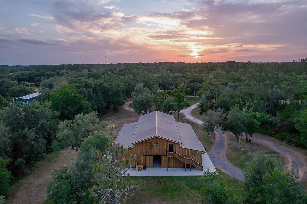 Image 3 of property listing at 963 LAKE ASHBY ROAD, New Smyrna Beach, FL 32168