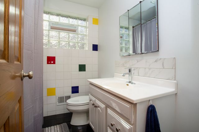 5154 S Nordica Avenue, Chicago, IL 60638