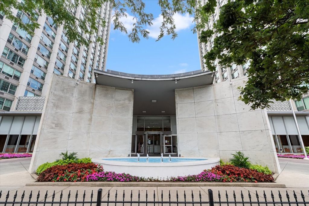 3600 N Lake Shore Drive 325, Chicago, IL 60613 — exterior