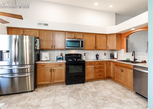 717 Edna Lane, Pueblo, CO 81005