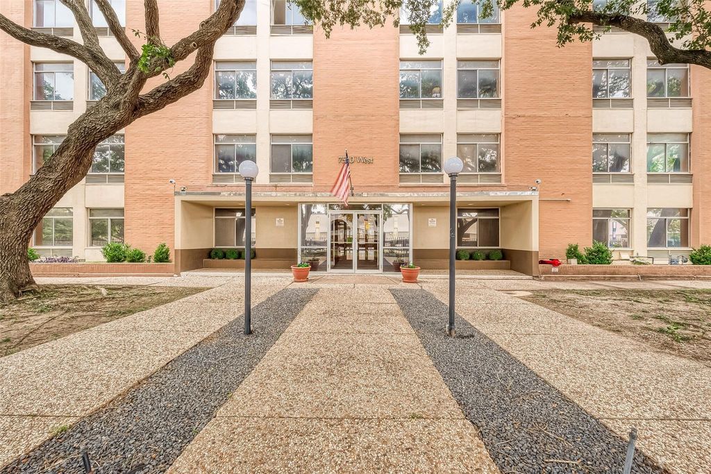 7520 Hornwood Drive 906, Houston, TX 77036