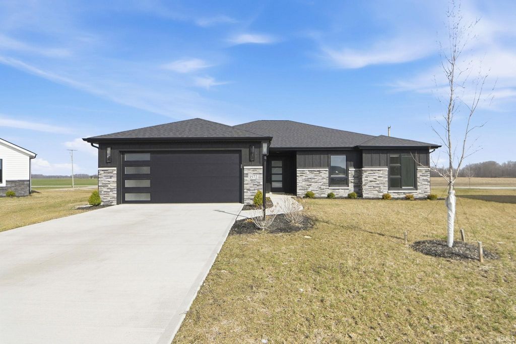 1572 Lagonda Trail, Fort Wayne, IN 46818