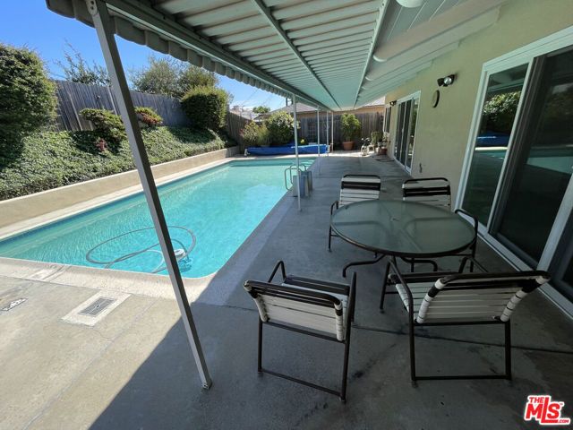 6606 S Sherbourne Drive, Los Angeles, CA 90056