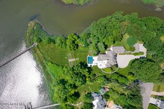 51 Blossom Cove Road, Red Bank, NJ 07701