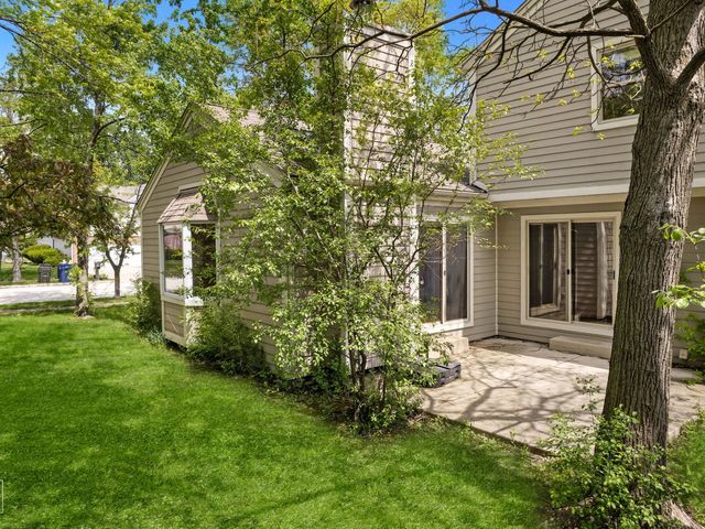 1390 River Oak Drive, Naperville, IL 60565