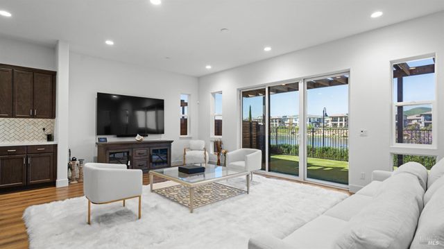 2409 Waterside Dr, Fairfield, CA 94533