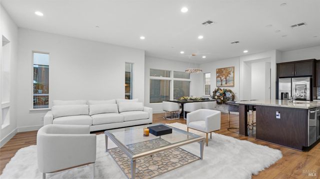 2409 Waterside Dr, Fairfield, CA 94533