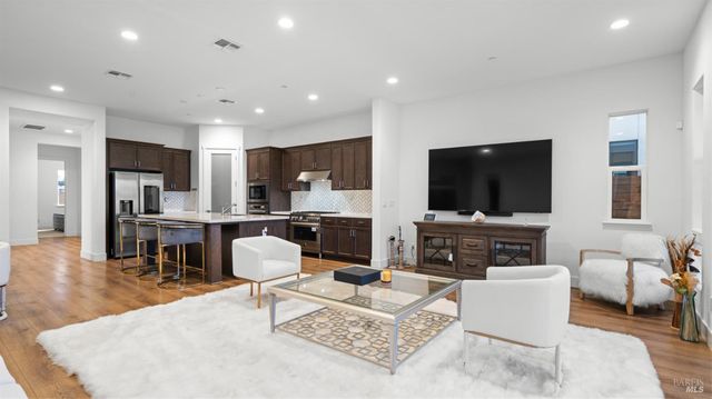 2409 Waterside Dr, Fairfield, CA 94533