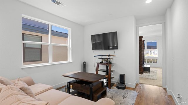 2409 Waterside Dr, Fairfield, CA 94533