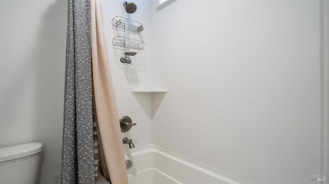 2409 Waterside Dr, Fairfield, CA 94533