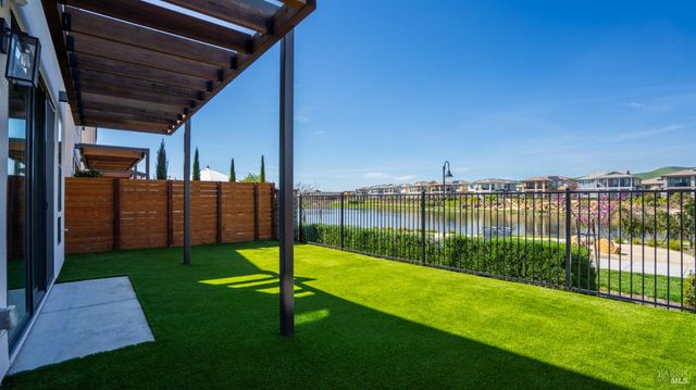 2409 Waterside Dr, Fairfield, CA 94533