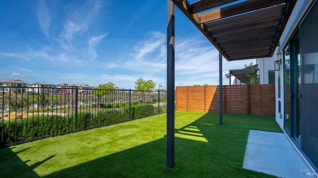 2409 Waterside Dr, Fairfield, CA 94533