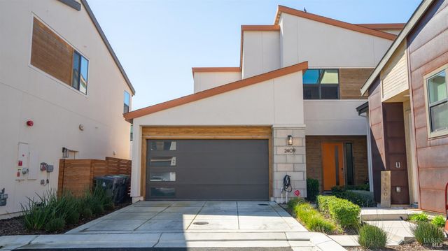 2409 Waterside Dr, Fairfield, CA 94533