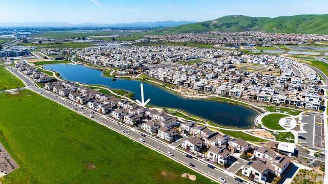 2409 Waterside Dr, Fairfield, CA 94533