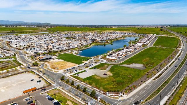 2409 Waterside Dr, Fairfield, CA 94533