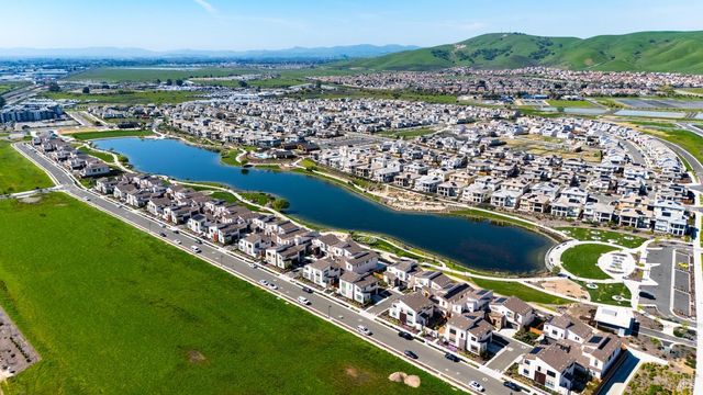 2409 Waterside Dr, Fairfield, CA 94533