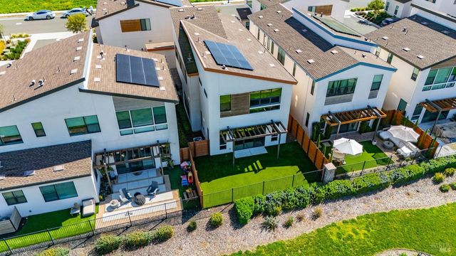 2409 Waterside Dr, Fairfield, CA 94533