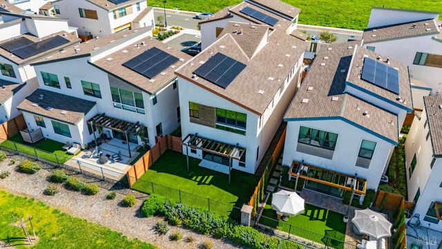 2409 Waterside Dr, Fairfield, CA 94533